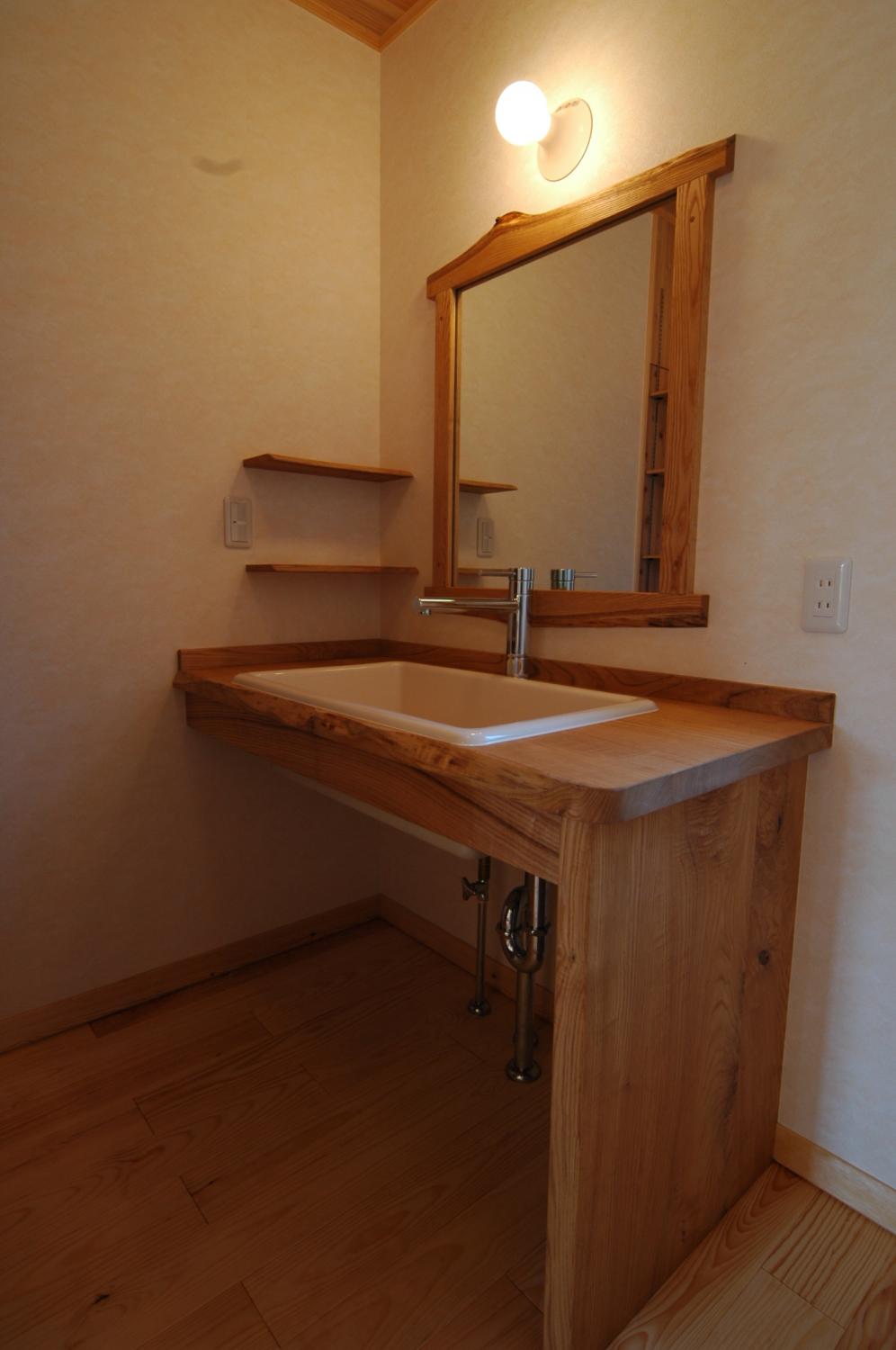 b 57 004 20151103012057 自然素材と多彩な樹（き）の家