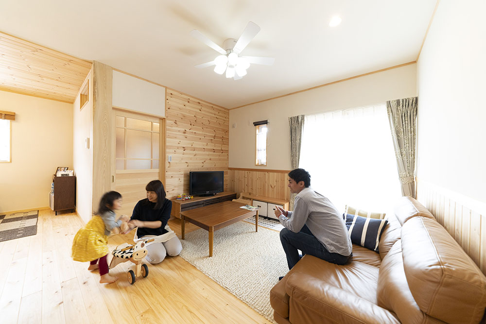 016 心がホッと安らぐ 家族が健康に暮らせるオールアースの木の住まい