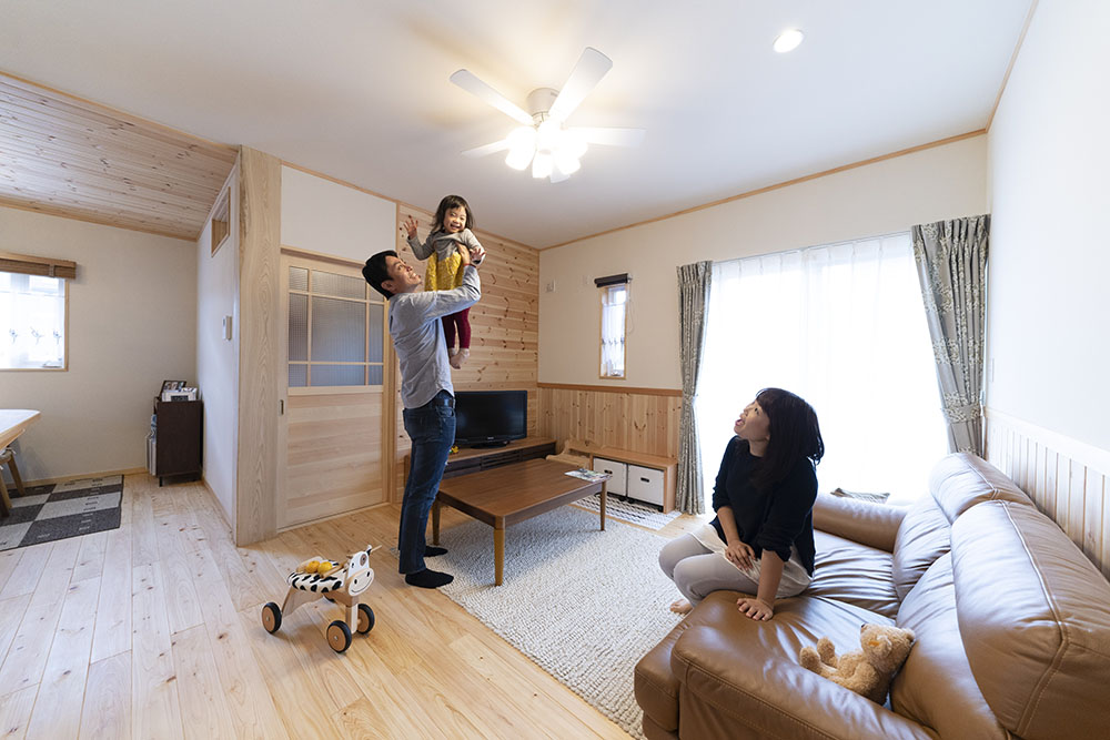 022 心がホッと安らぐ 家族が健康に暮らせるオールアースの木の住まい