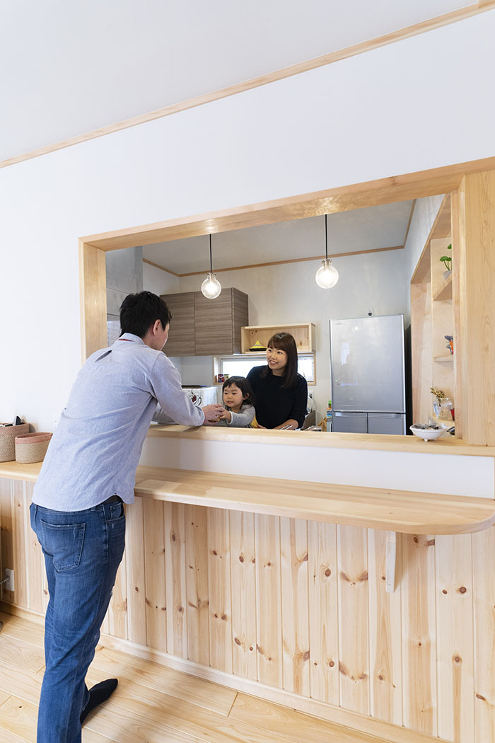 034 心がホッと安らぐ 家族が健康に暮らせるオールアースの木の住まい