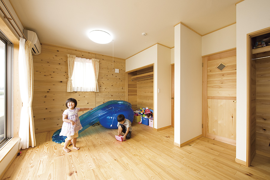 DSC5885 無垢床が気持ちいい 風通しも良い、こだわりの住まい