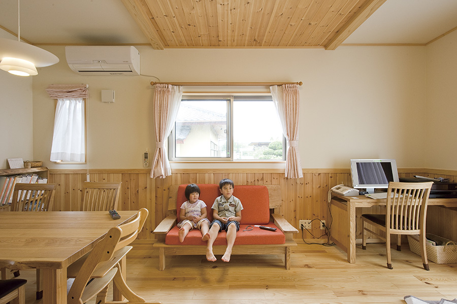 DSC5977 無垢床が気持ちいい 風通しも良い、こだわりの住まい