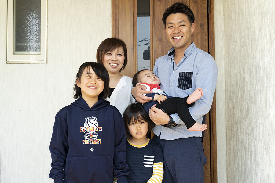 004 1 心も体も喜ぶ、健康を意識したオールアース住宅