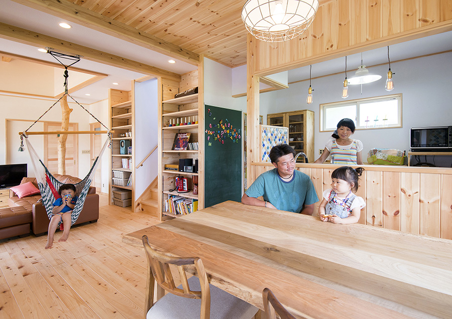 20150802ikeban 17 エアコンなしでも快適 檜の心地よい空間が広がる家