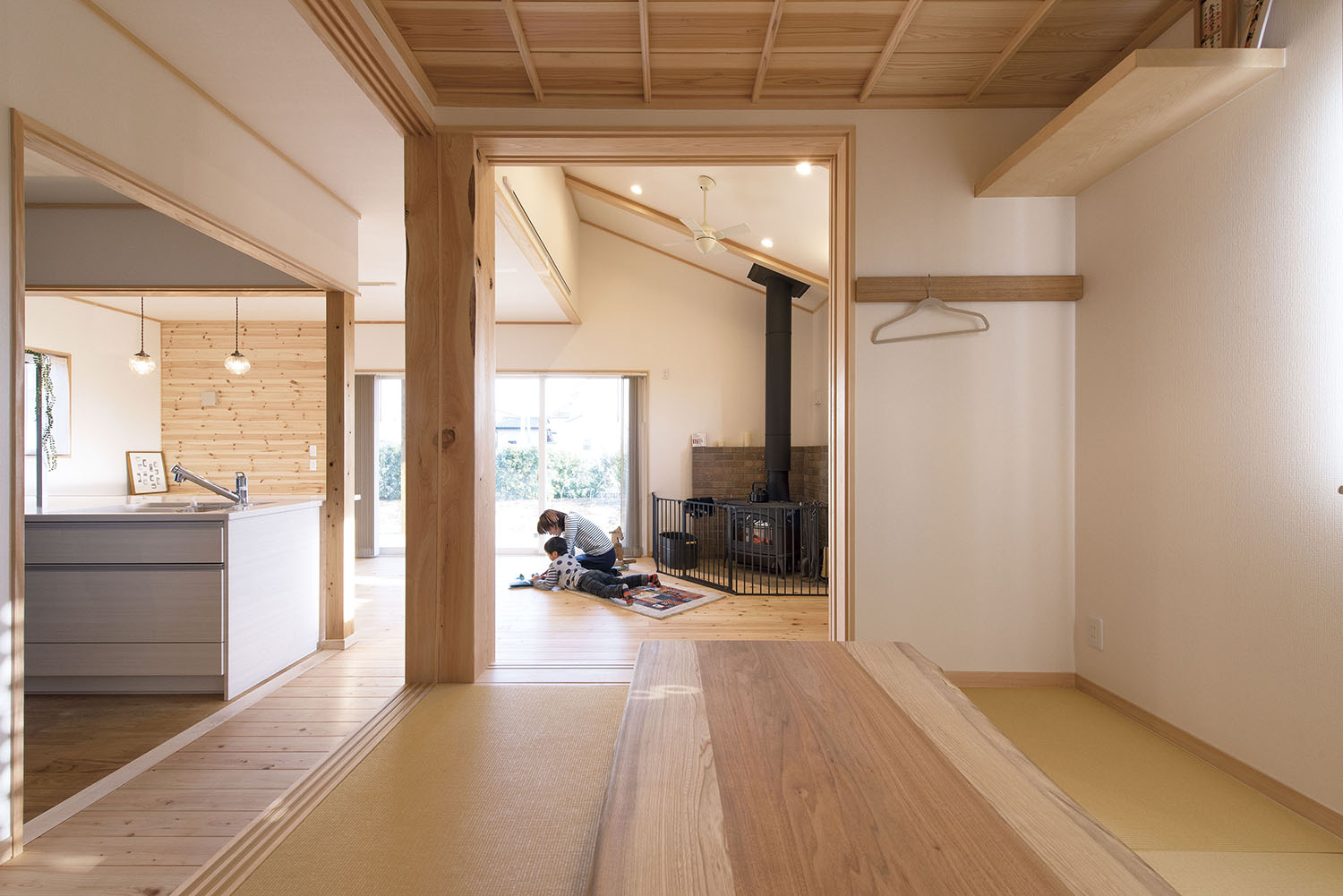 OB1 2105 「空気の違いと暖かさを実感」無垢材の心地よさが広がる家