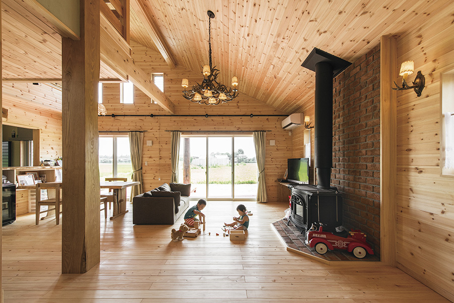 OBB0006 木の魅力を最大限に引き出した 薪ストーブのある家