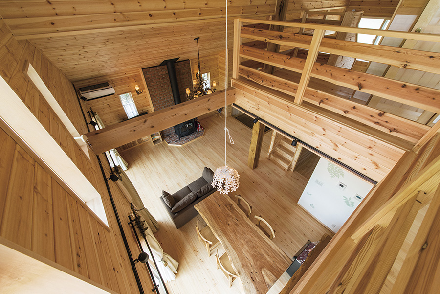 OBB0085 木の魅力を最大限に引き出した 薪ストーブのある家