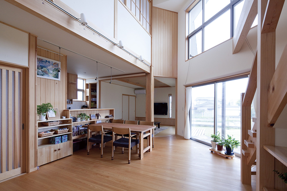 naikan6 2 陽だまりと風が心地よい 吹き抜けの木の住まい