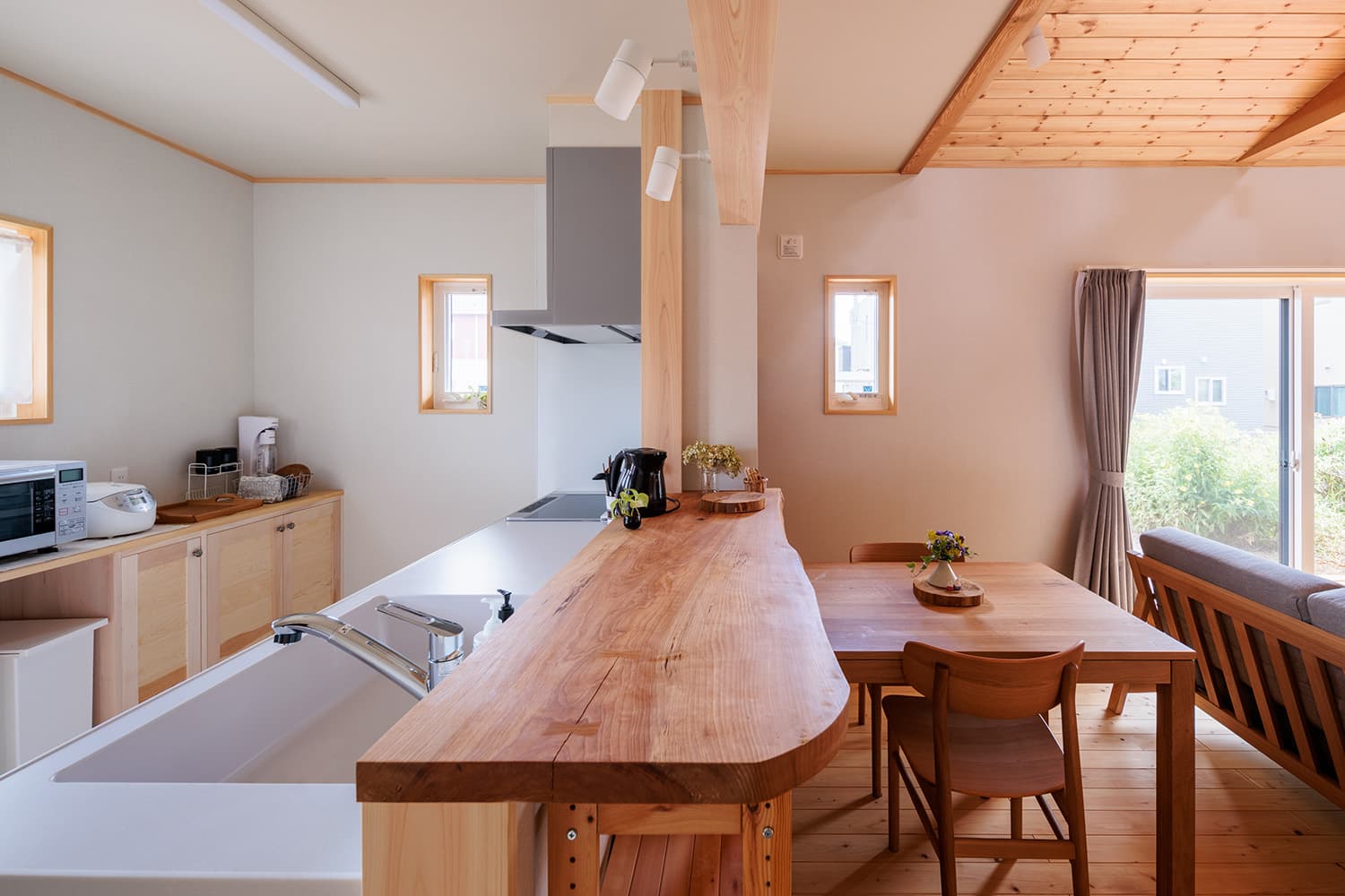 09_230814 09 230814 癒しの木の空間でお家時間を楽しむ平屋暮らし