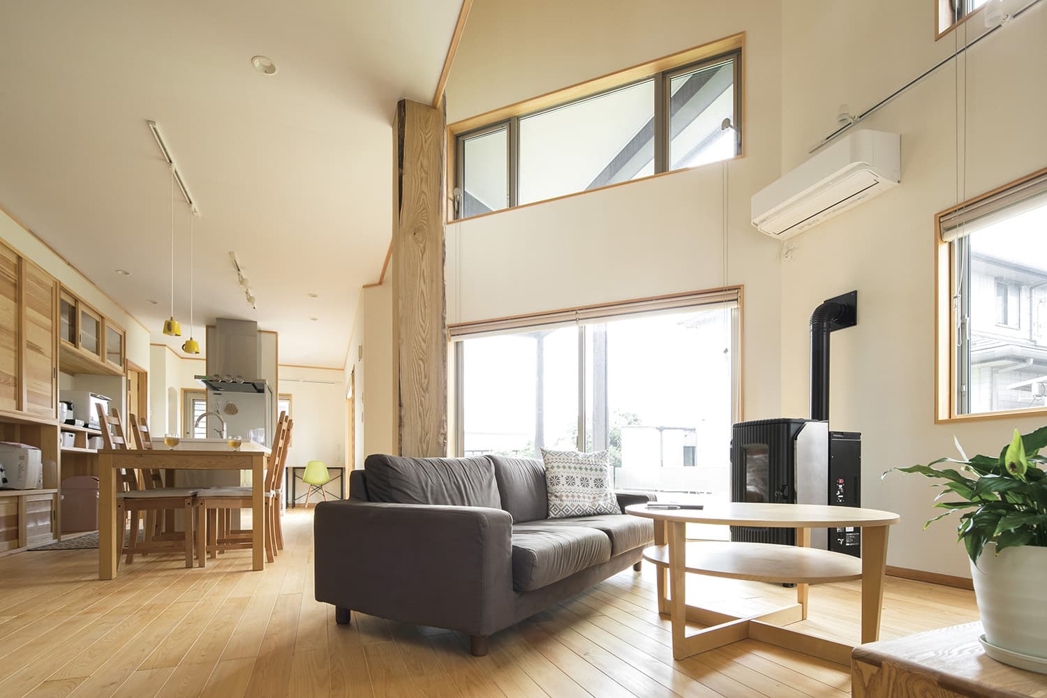 1L0A7508 1 心を「ホッ」と和ませる自然素材の家