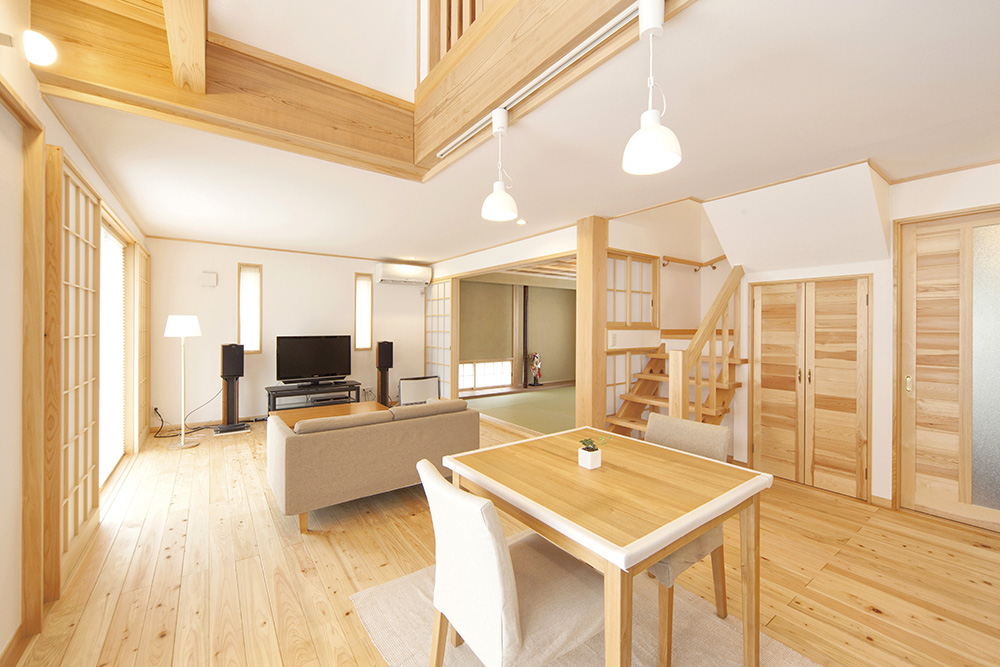 IMG 8975 木のぬくもりと光に包まれる ナチュラル＆和モダンの家