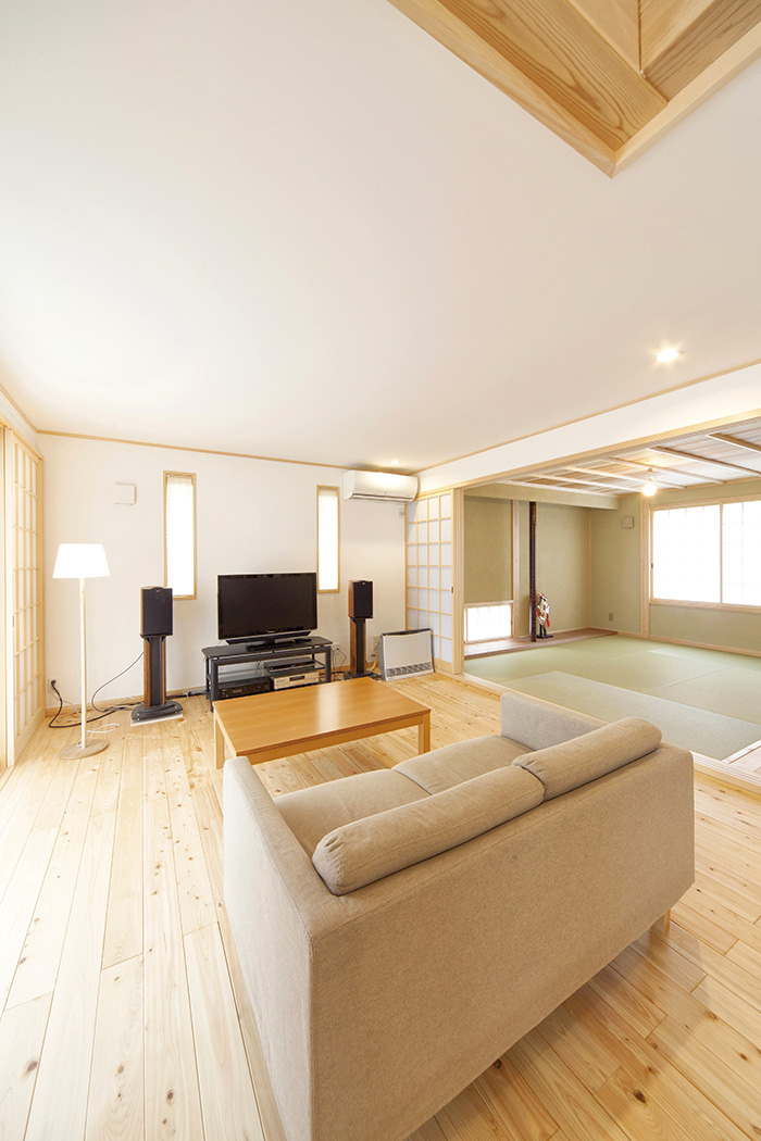 IMG 9002 木のぬくもりと光に包まれる ナチュラル＆和モダンの家